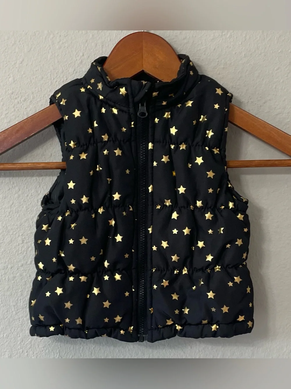 Healthtex Girls 2T Black Puffer Vest Metallic Gold Star Print